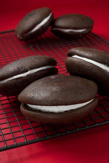 5 classic maine whoopie pies in a pile